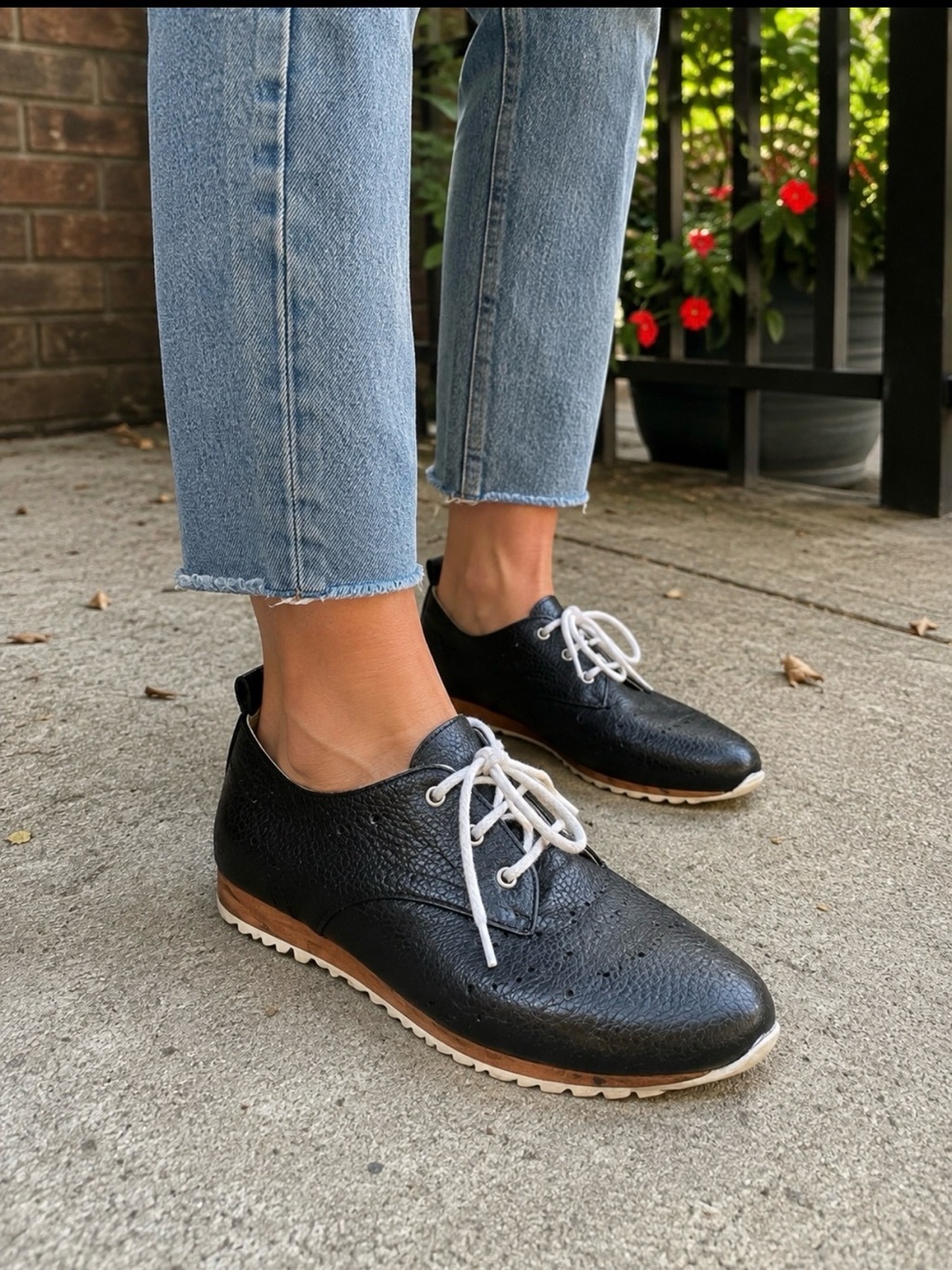 Ateliers size 37 women’s black pebbles leather lace up shoes